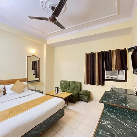 Silvershine Family Hotel- New Delhi Exterior photo