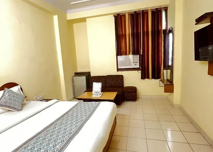 Silvershine Family Hotel- New Delhi