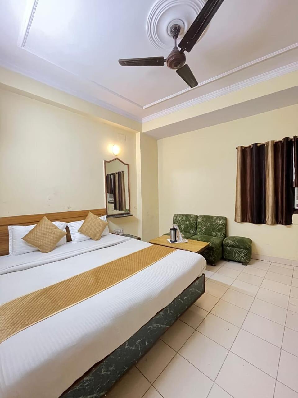 Silvershine Family Hotel- *