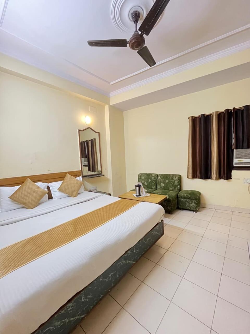 Silvershine Family Hotel- New Delhi